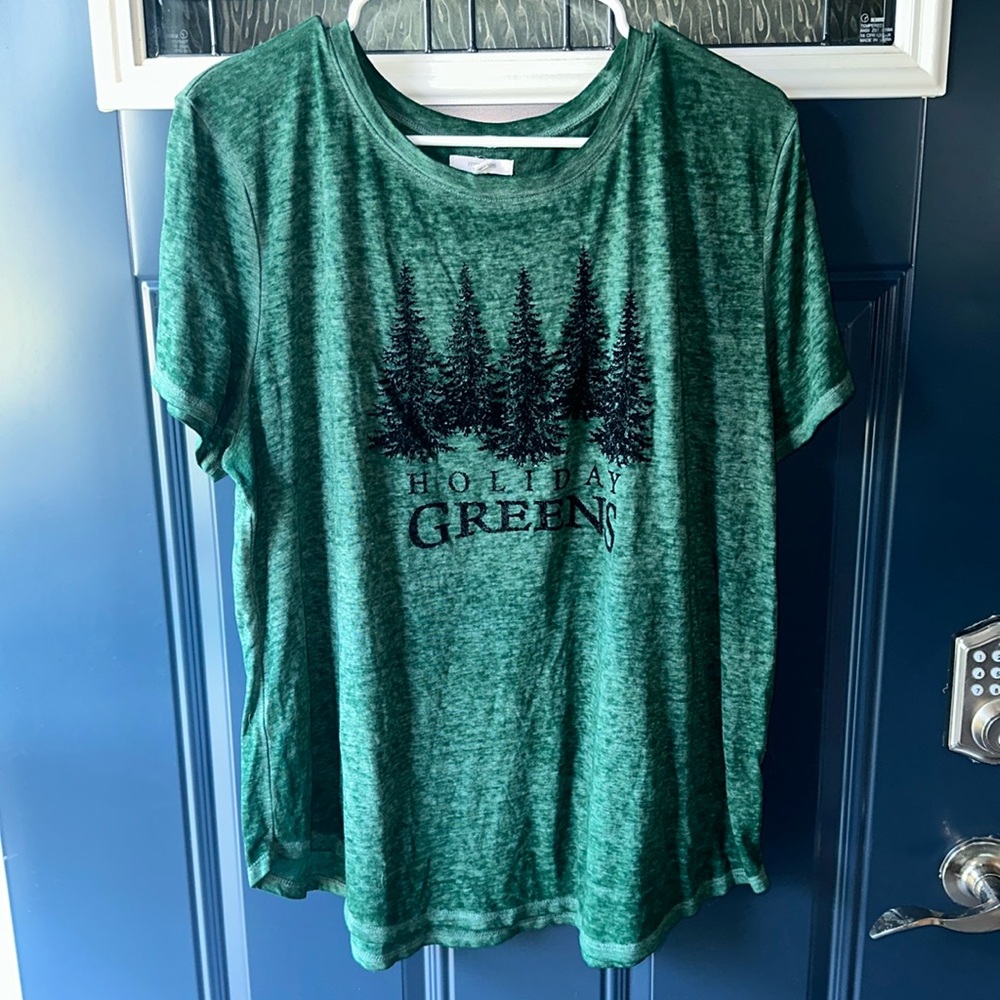 Maurices Forest Green Holiday Graphic Tee